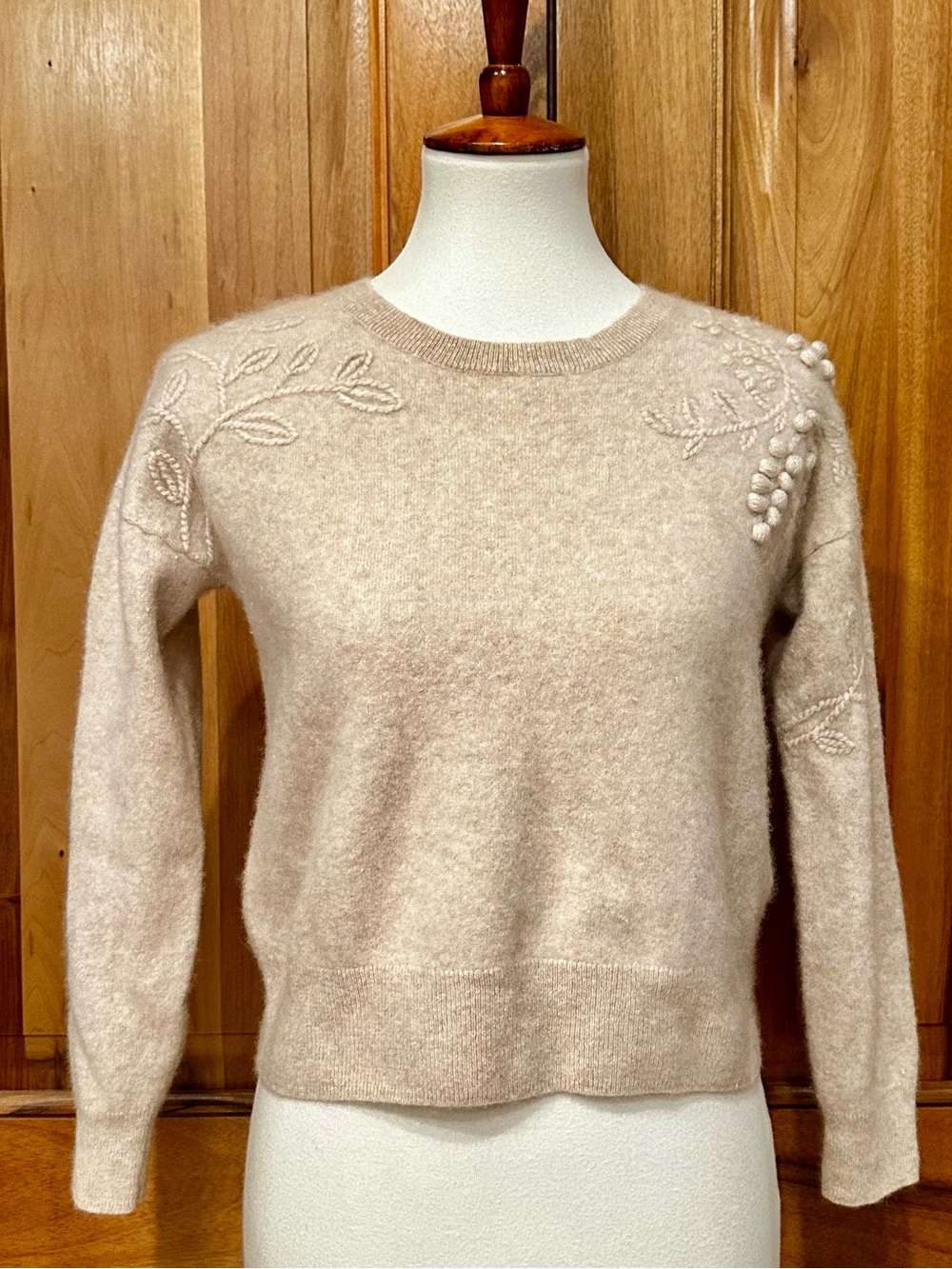 Tahari 2-Ply Cashmere, Soft! Twig/Berry 3-D Knit Appliqué Cropped Sweater EUC S